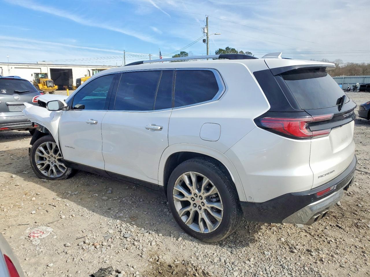 2024 GMC Acadia Denali - Image 2