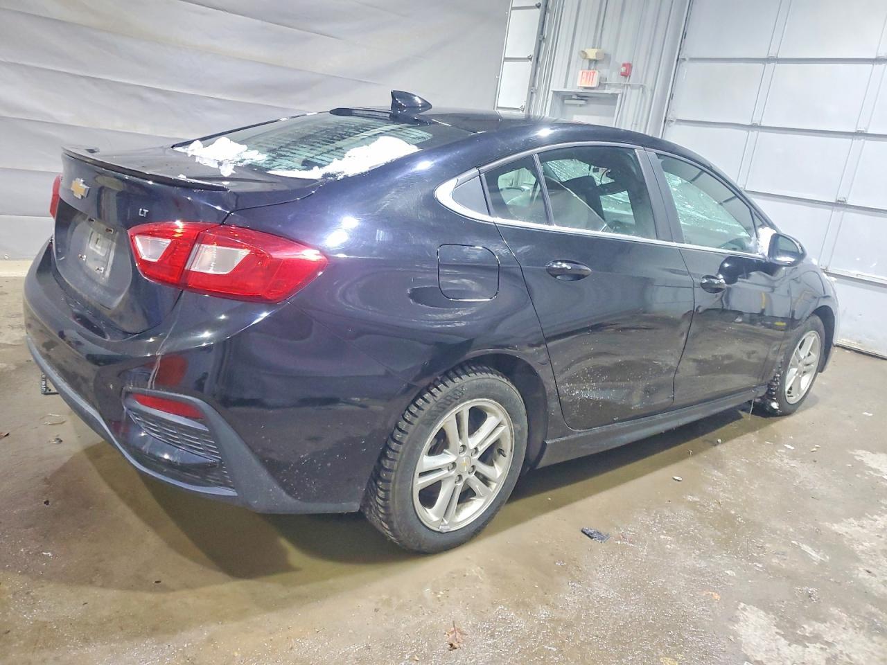 2018 Chevrolet Cruze Lt - Image 3
