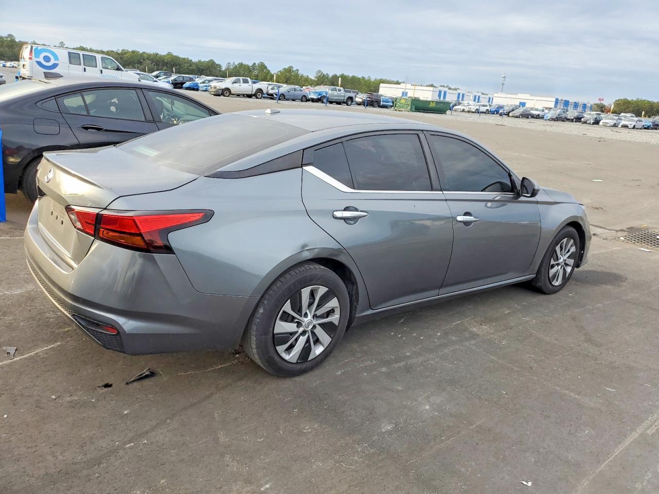 2020 Nissan Altima S - Image 3