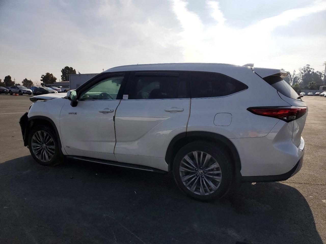 2020 Toyota Highlander Hybrid Platinum - Фото 2