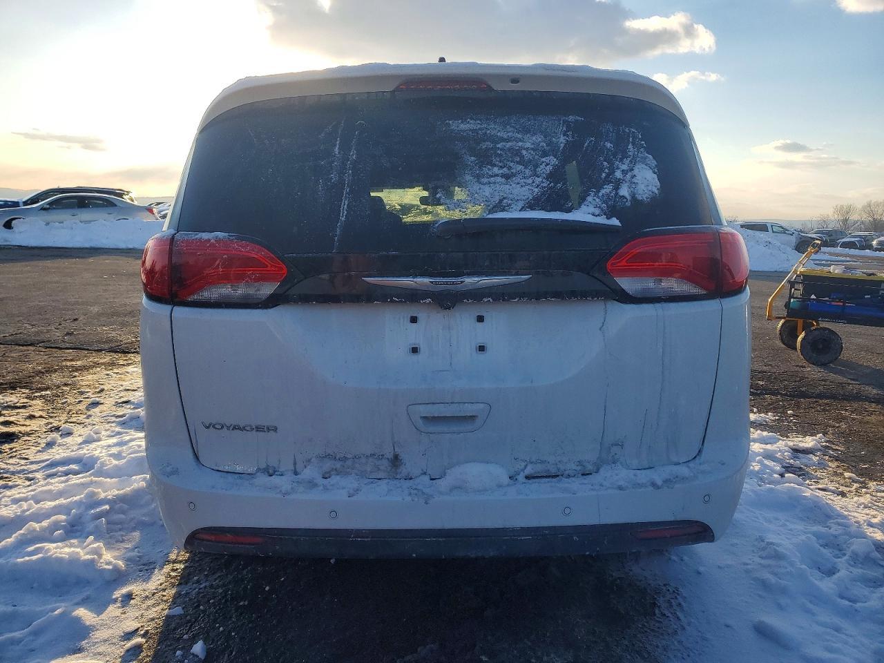 2025 Chrysler Voyager Lx - Фото 6