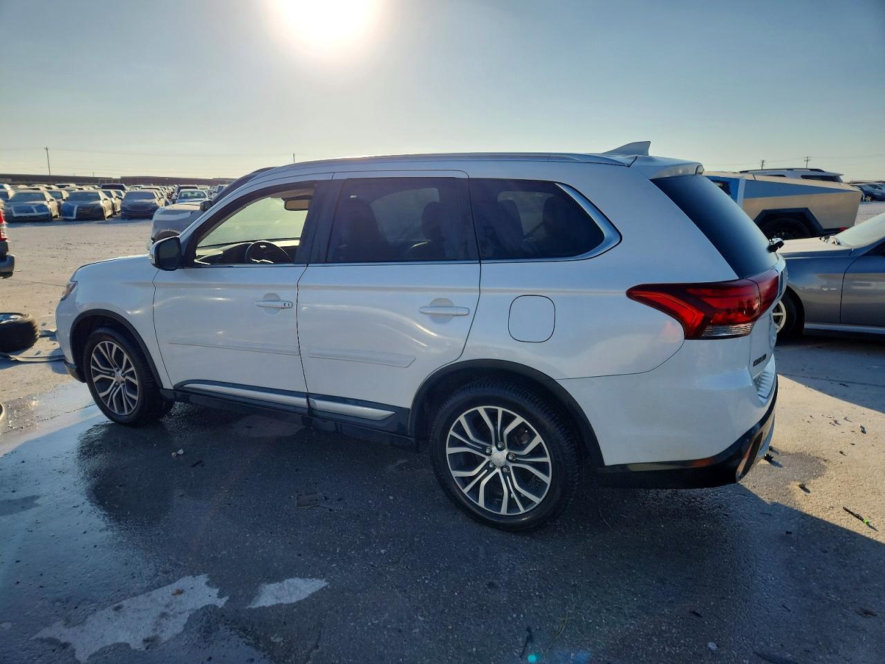 2017 Mitsubishi Outlander Se - Image 2