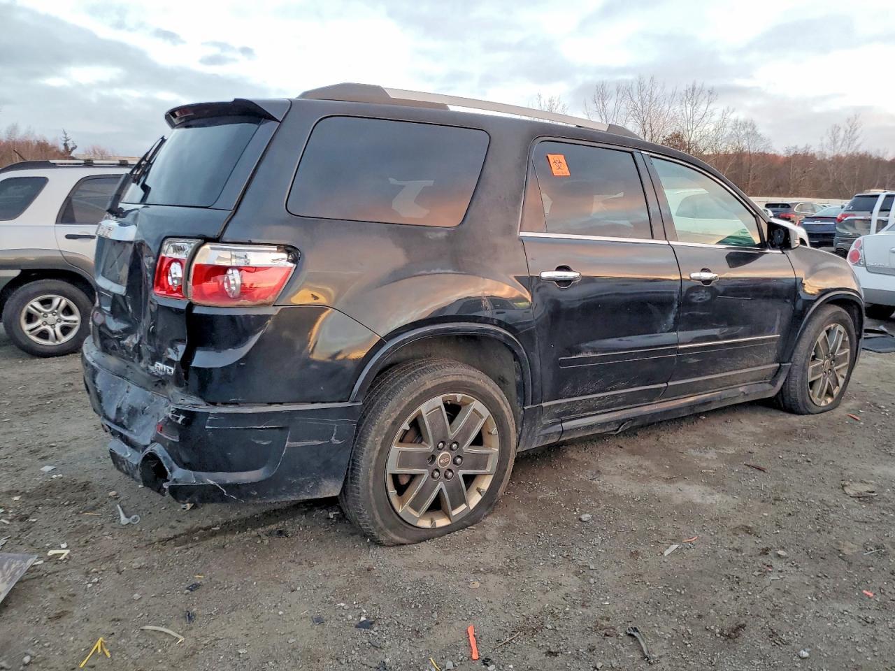 2011 GMC Acadia Denali - Image 3