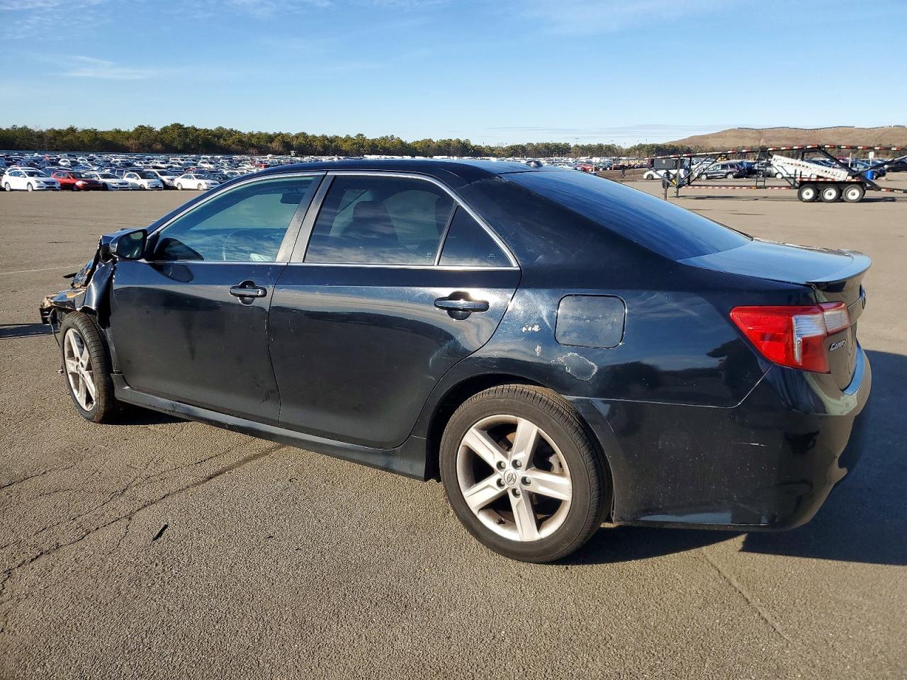 2012 Toyota Camry Base - Фото 2