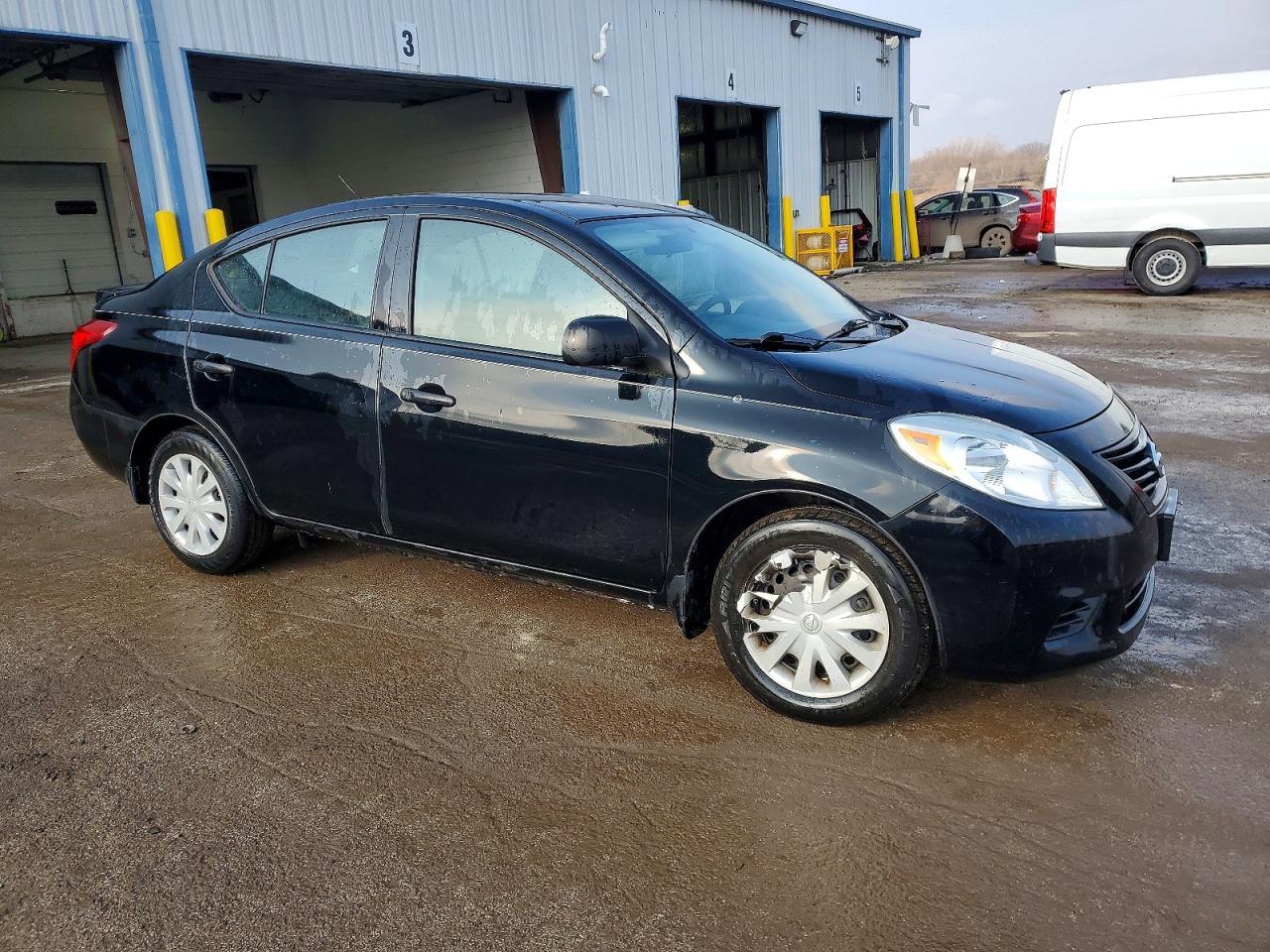 2014 Nissan Versa S - Image 4