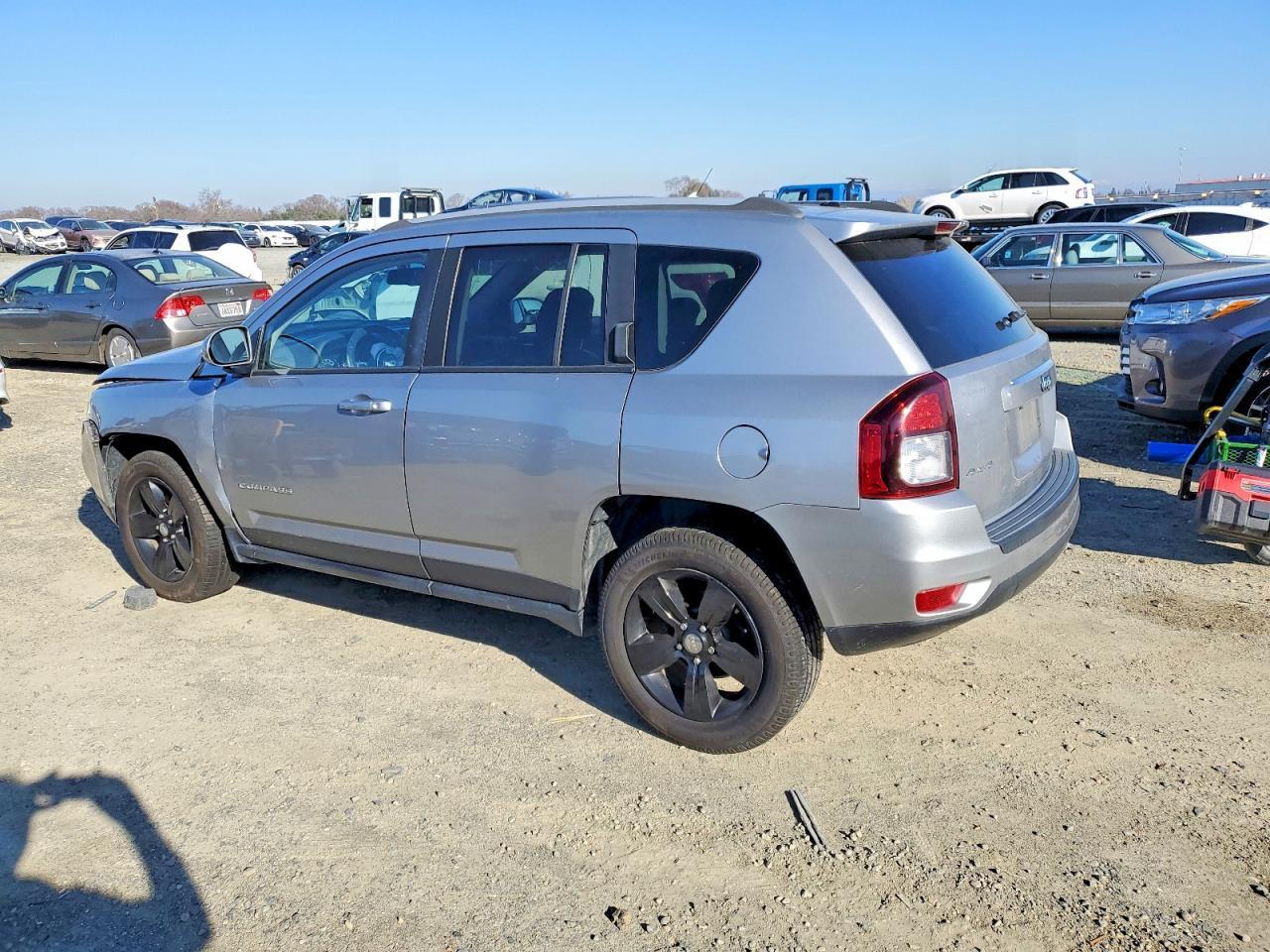 2017 Jeep Compass Latitude - Фото 2