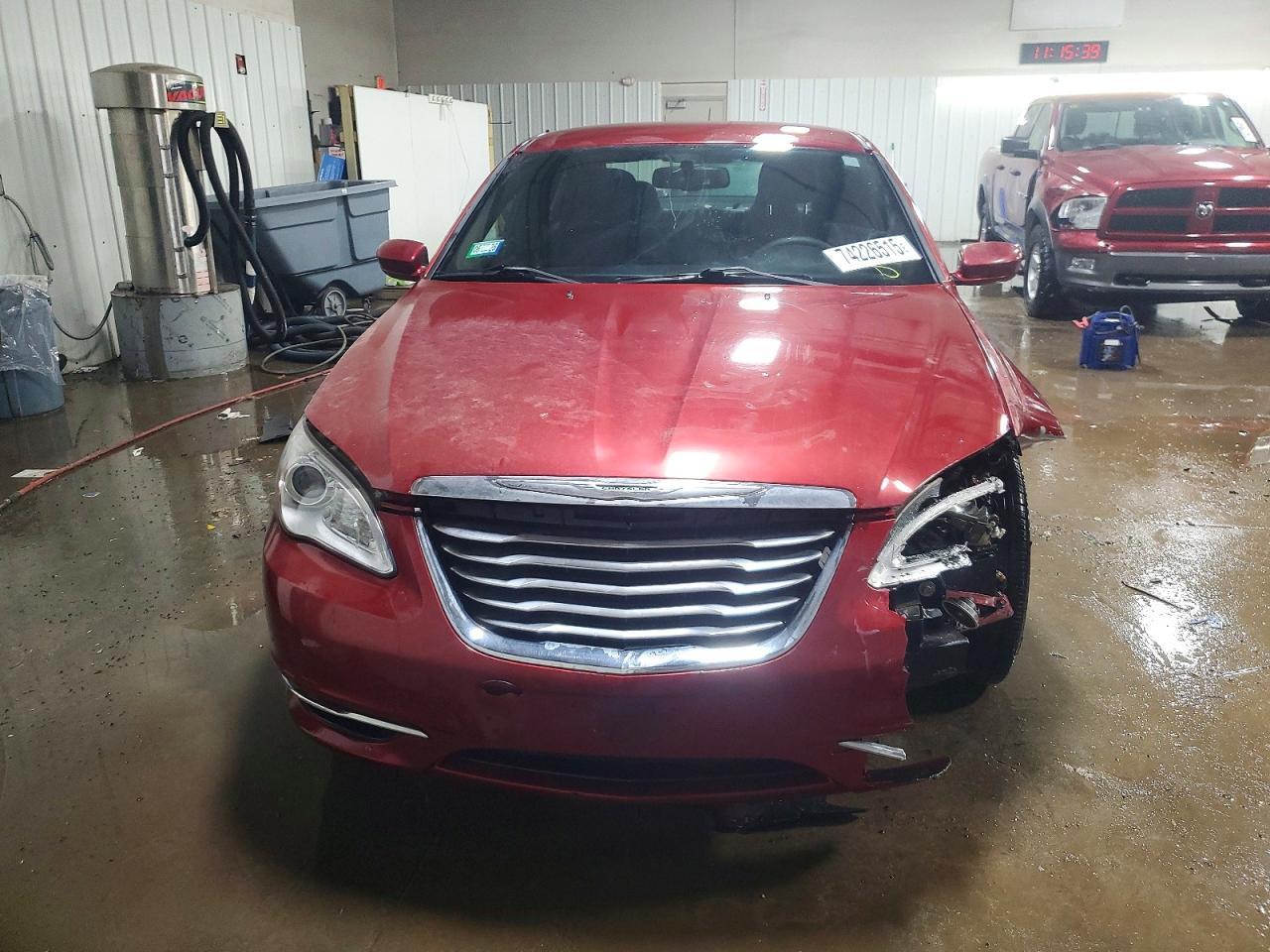 2014 Chrysler 200 Touring - Фото 5