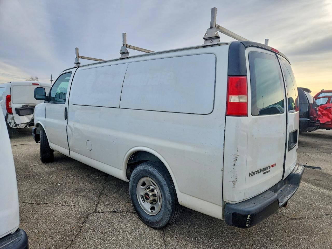 2015 GMC Savana - Фото 2