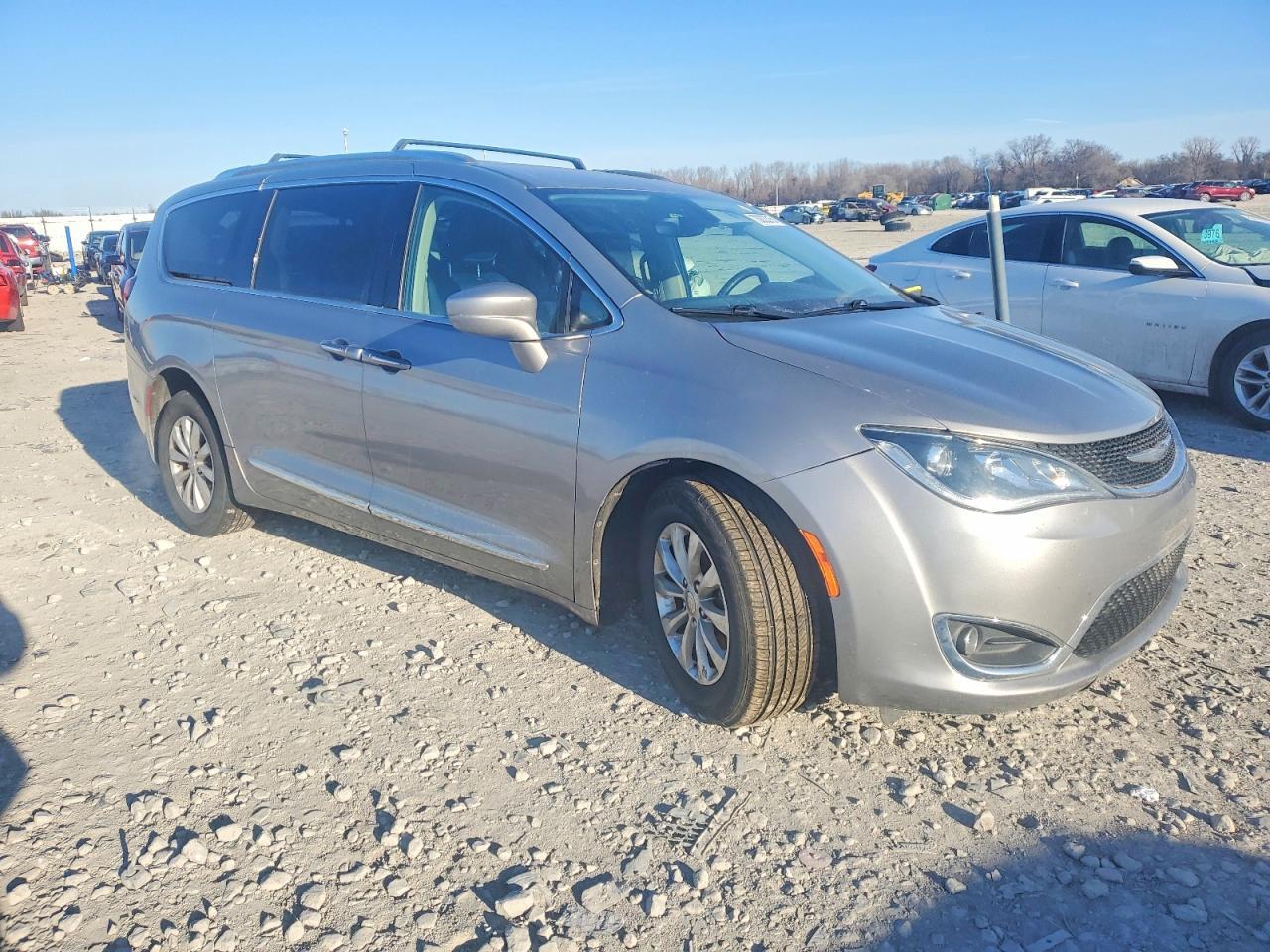 2018 Chrysler Pacifica Touring L - Image 4