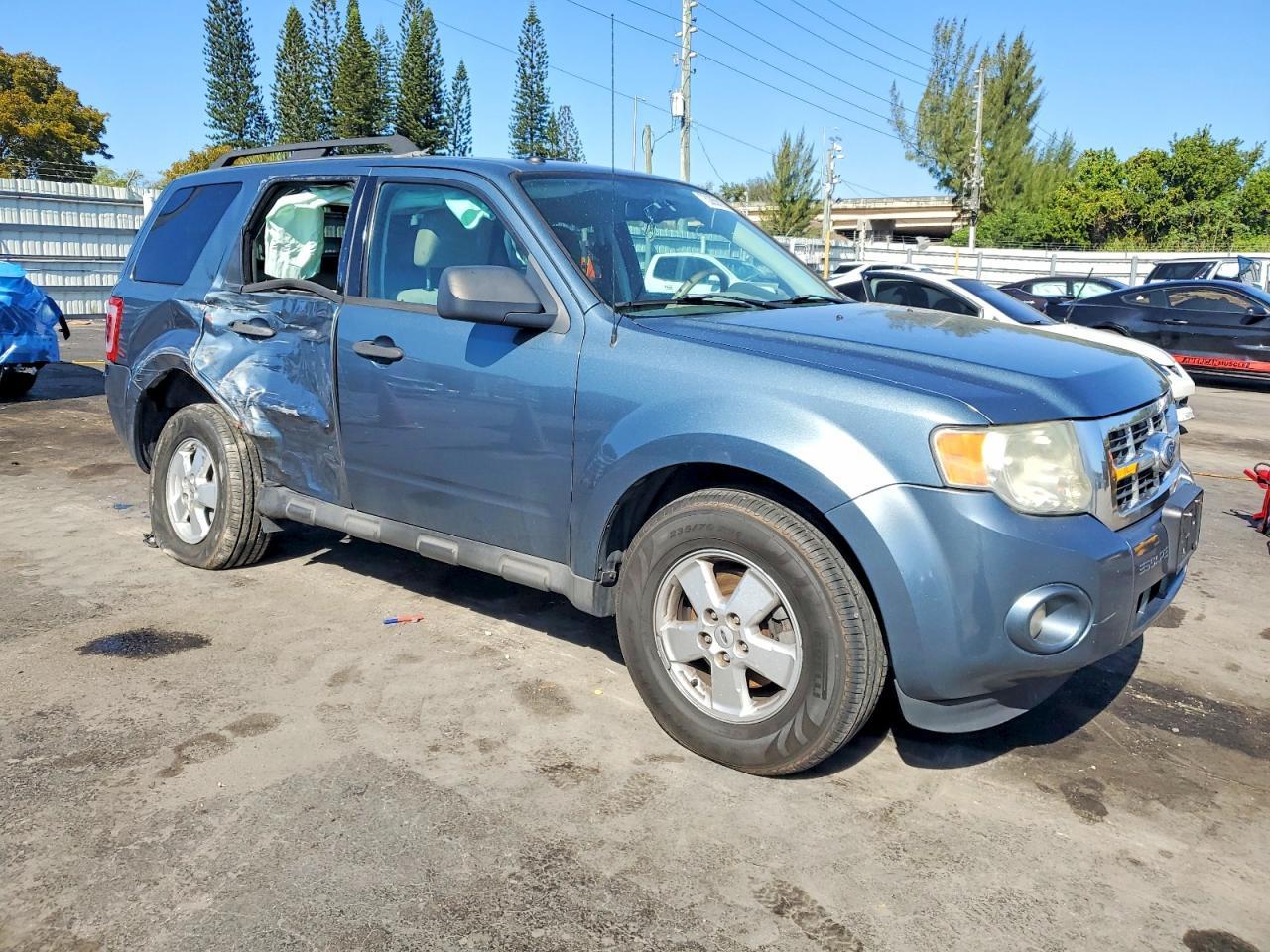 2010 Ford Escape Xlt - Image 4