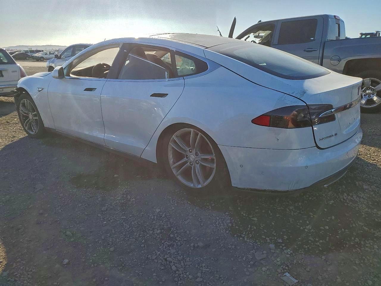 2014 Tesla Model S - Фото 2