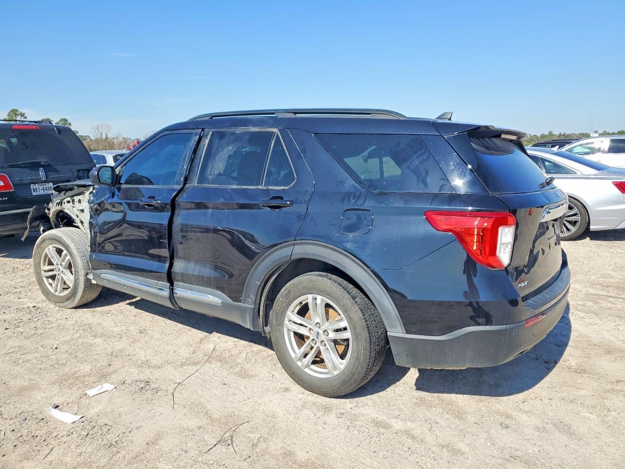 2023 Ford Explorer Xlt - Image 2