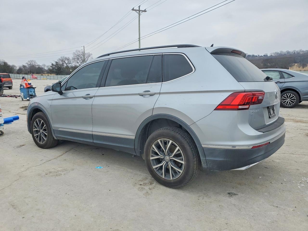 2020 Volkswagen Tiguan Se - Фото 2