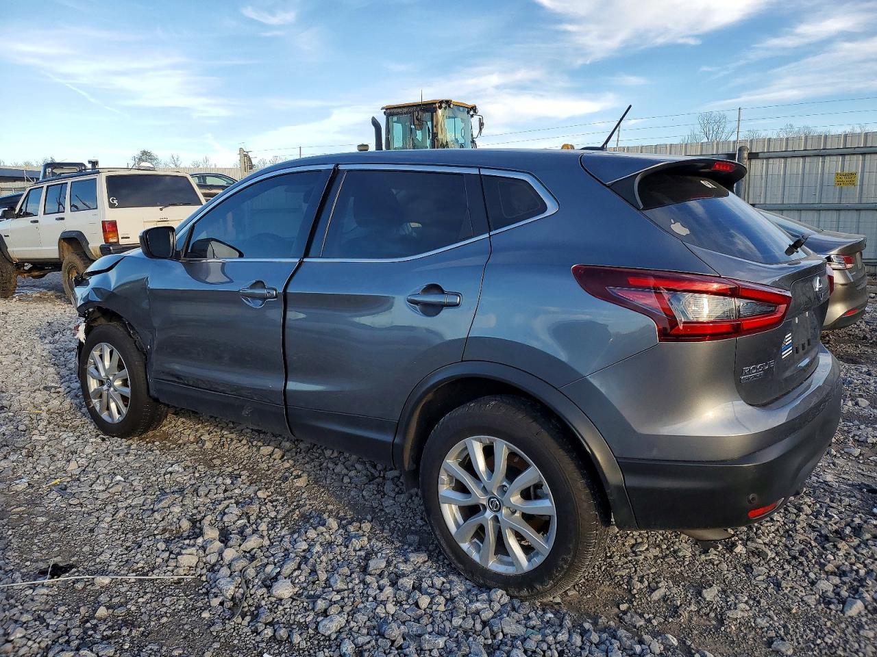 2020 Nissan Rogue Sport S - Фото 2