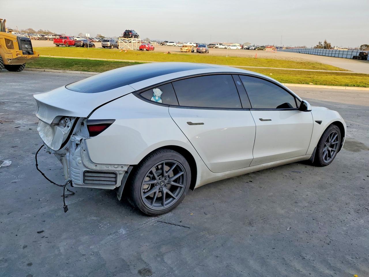 2023 Tesla Model 3 - Фото 3