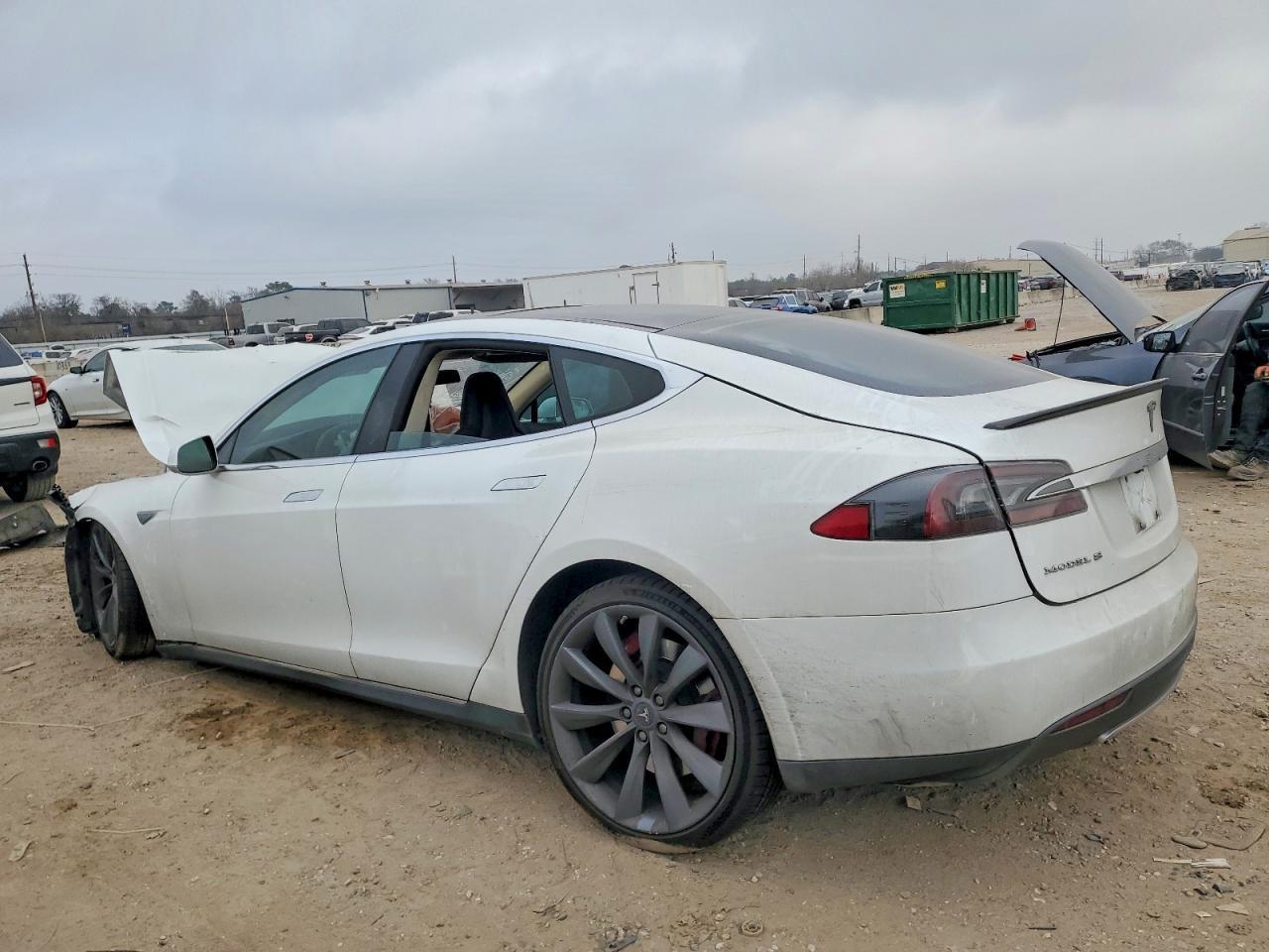2013 Tesla Model S - Image 2