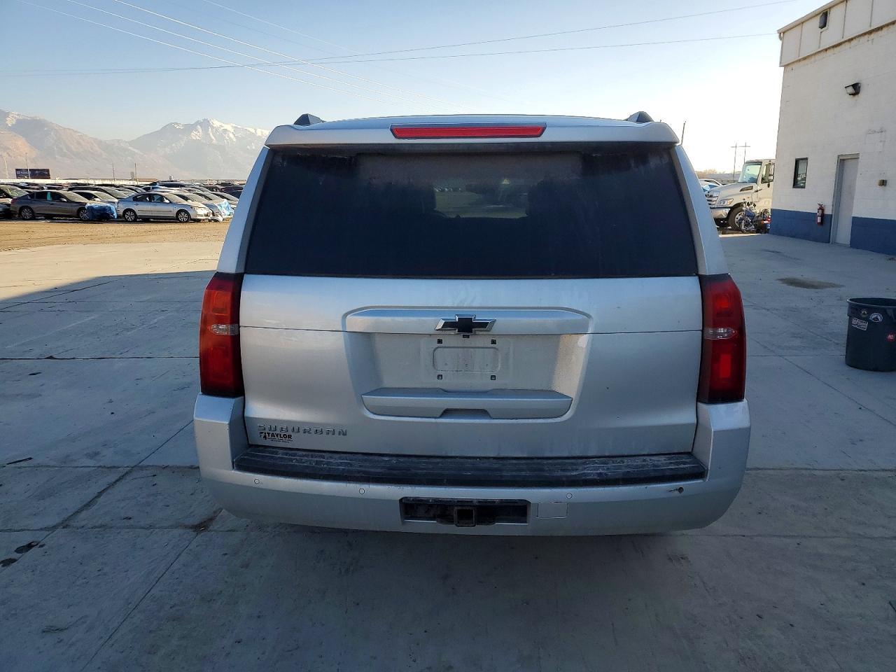 2017 Chevrolet Suburban K1500 Ls - Фото 6