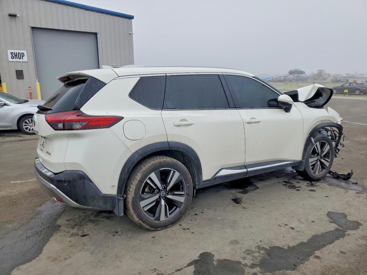 2021 Nissan Rogue Platinum - Фото 3