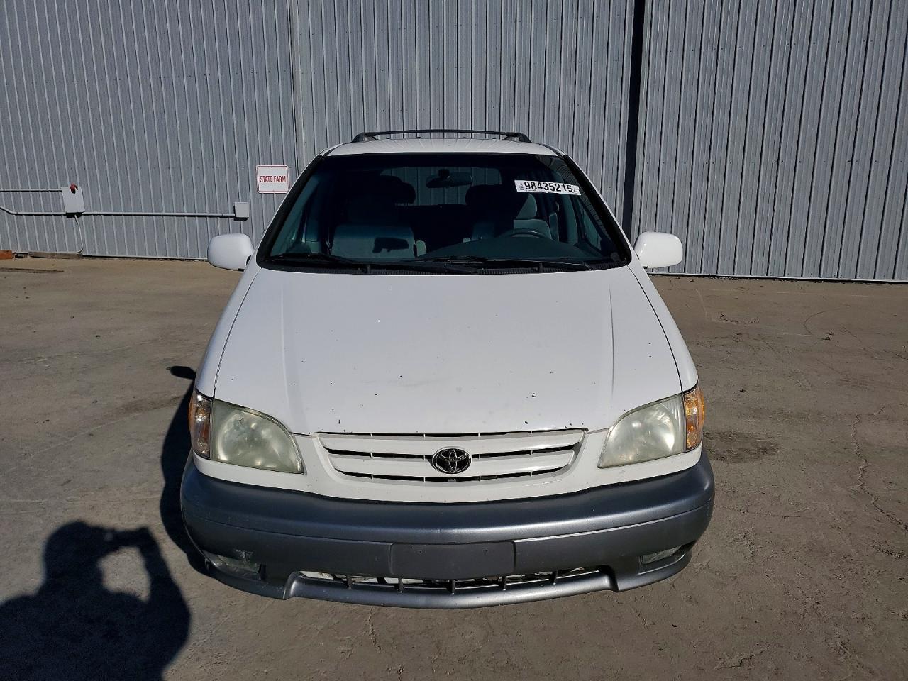 2001 Toyota Sienna Le - Image 5