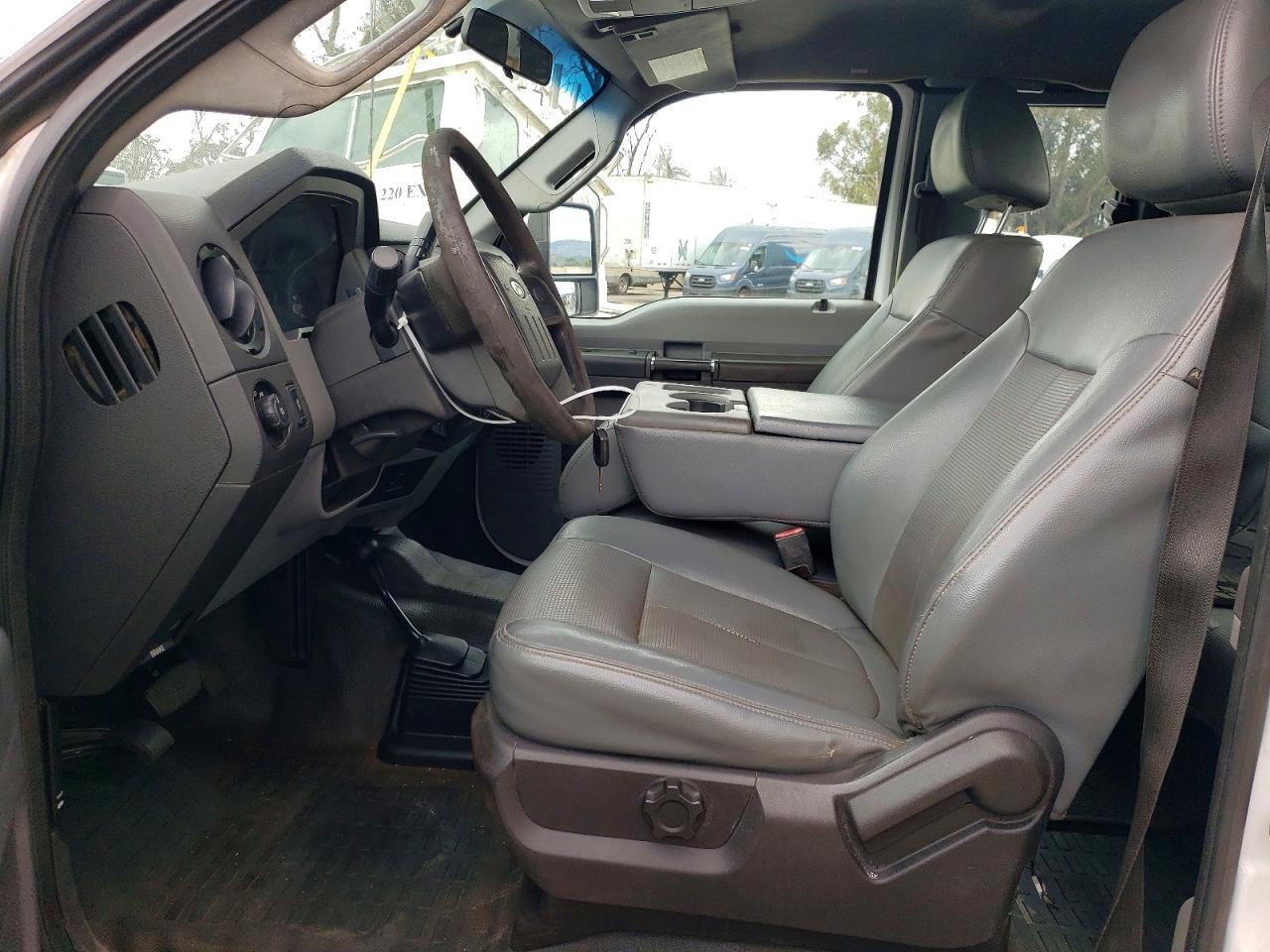 2015 Ford F350 Utility / Service Truck - Image 7