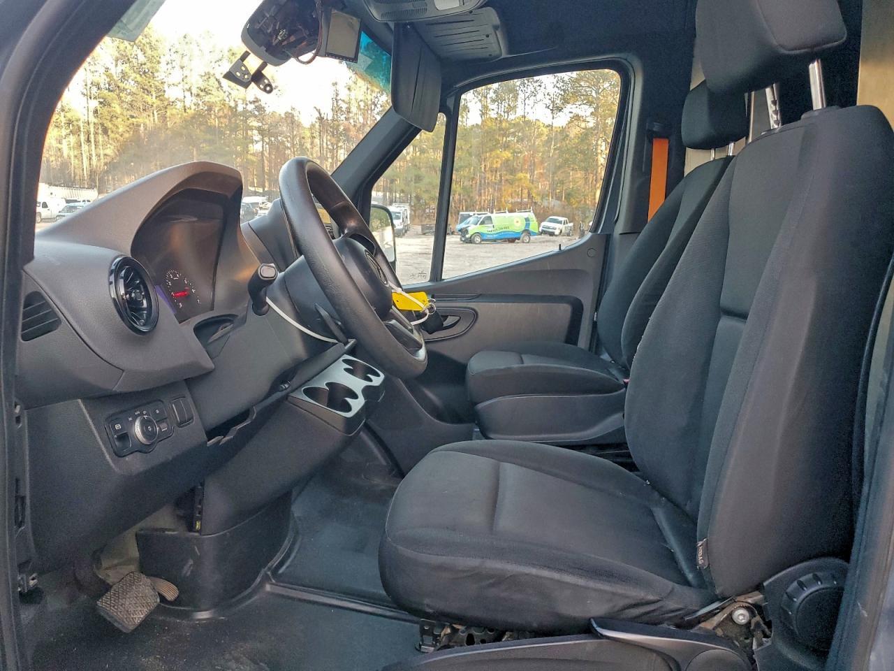 2021 Mercedes Benz Sprinter 2 - Delivery Van - Фото 7