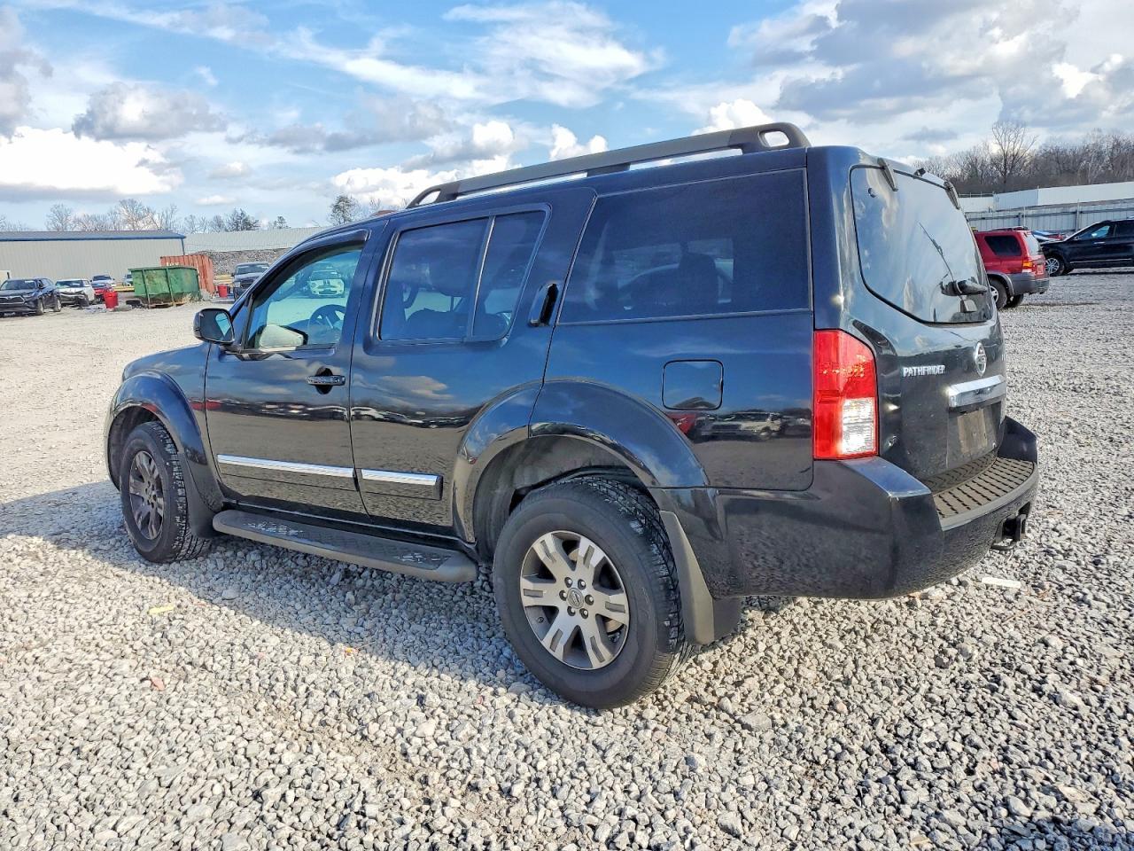 2012 Nissan Pathfinder S - Фото 2