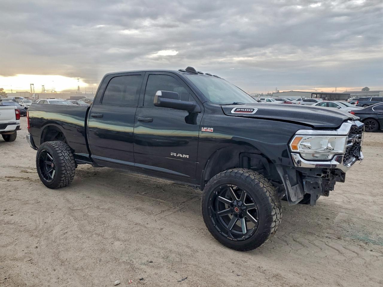 2021 Ram 2500 Tradesman - Фото 4