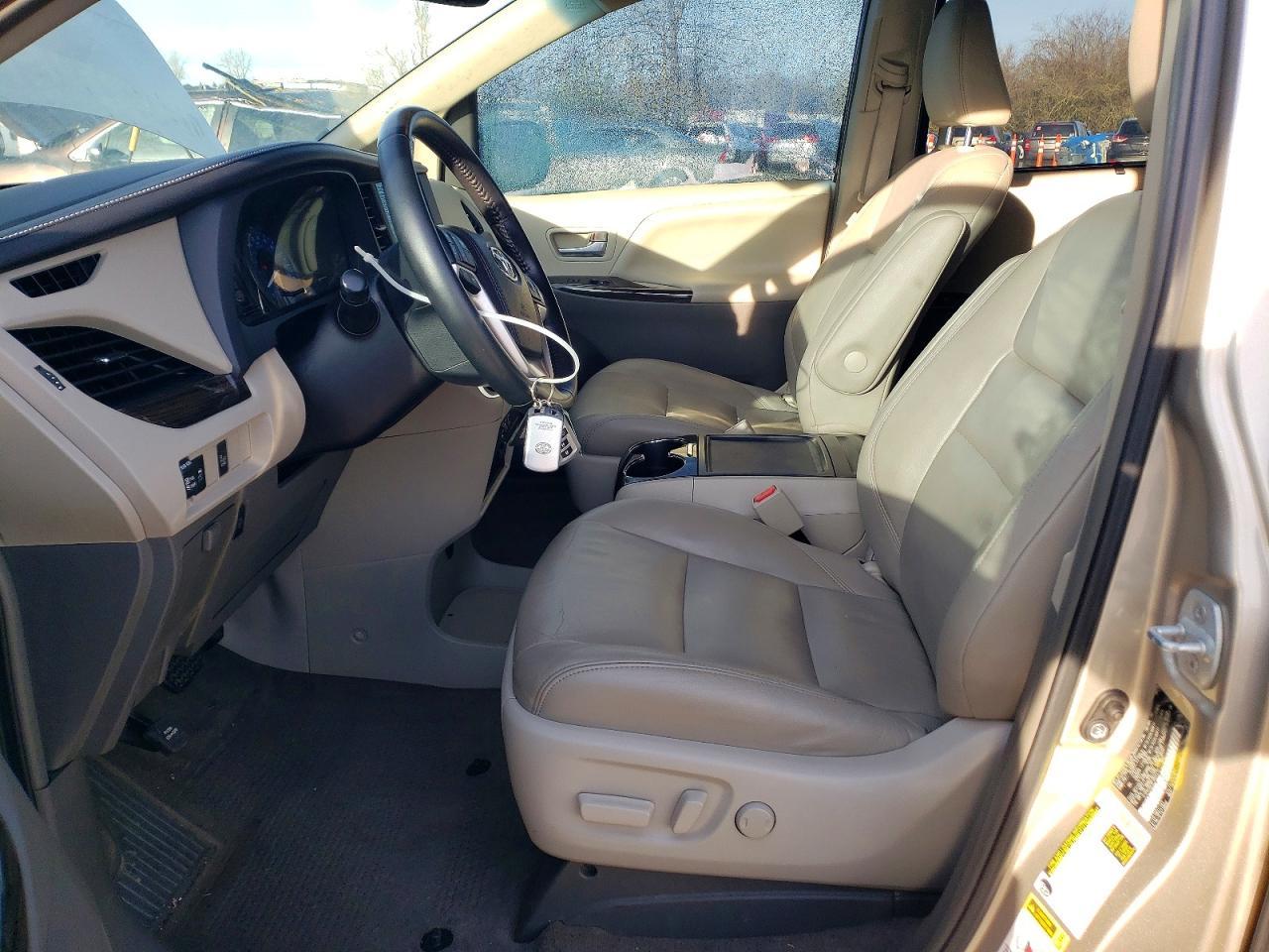 2015 Toyota Sienna Xle - Image 7