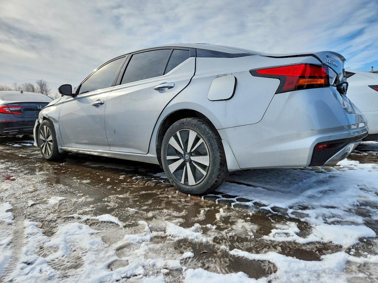 2019 Nissan Altima Sl - Image 2