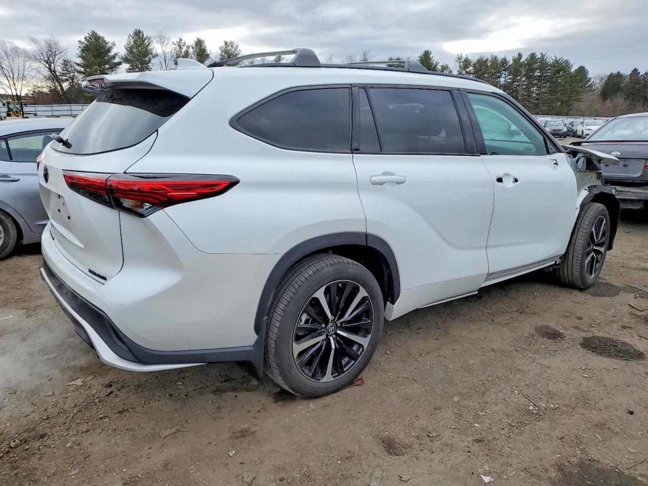 2022 Toyota Highlander Xse - Фото 3