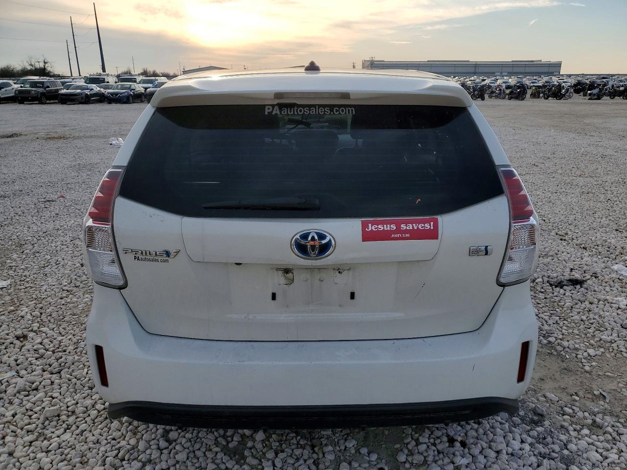 2017 Toyota Prius V - Image 6