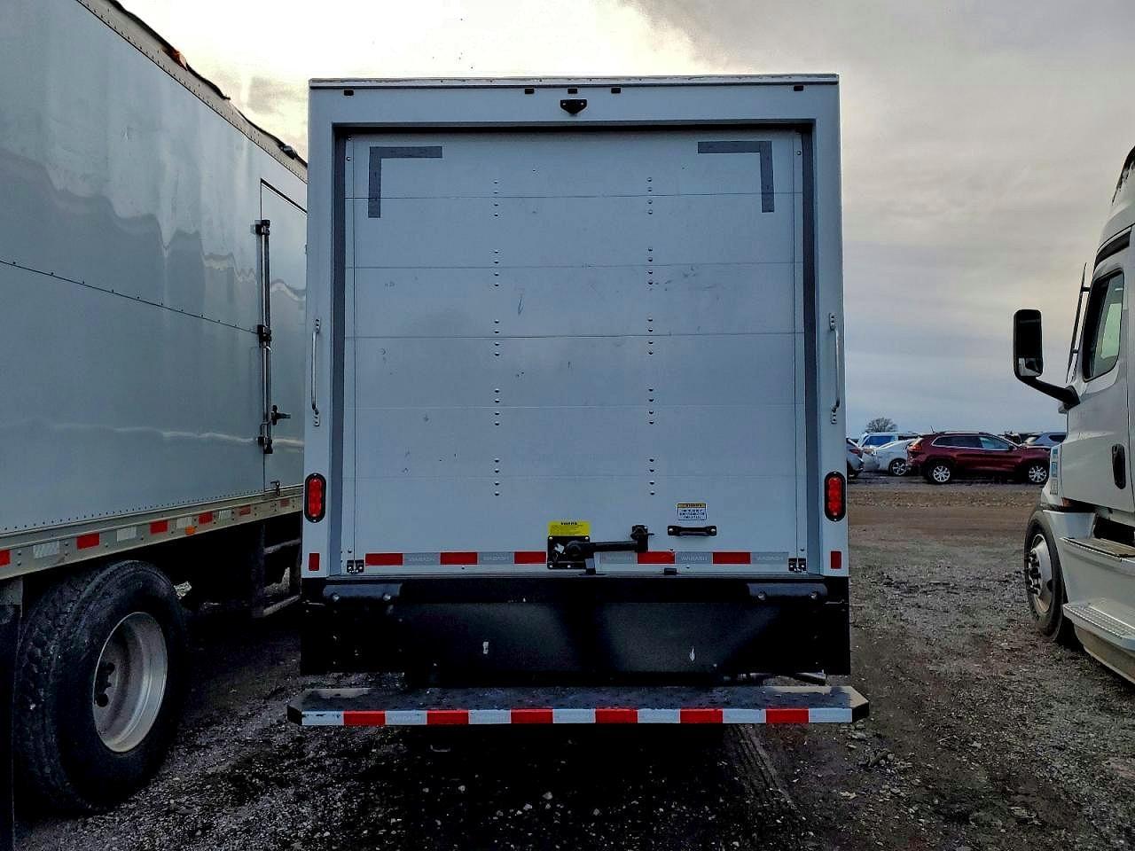 2025 GMC Savana Box Truck - Image 6