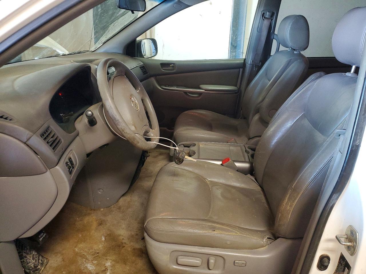 2008 Toyota Sienna Ce - Image 7