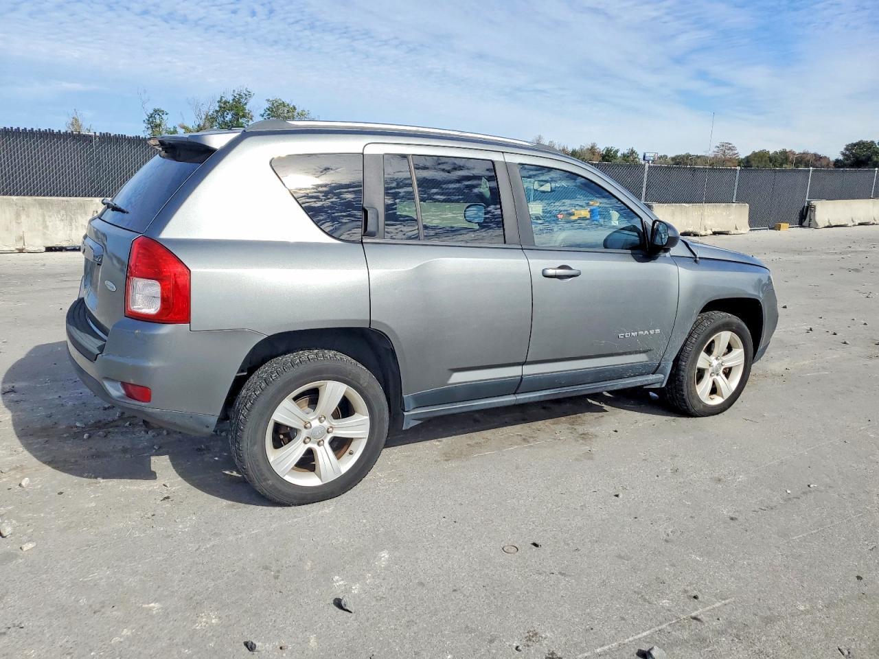 2012 Jeep Compass Latitude - Фото 3