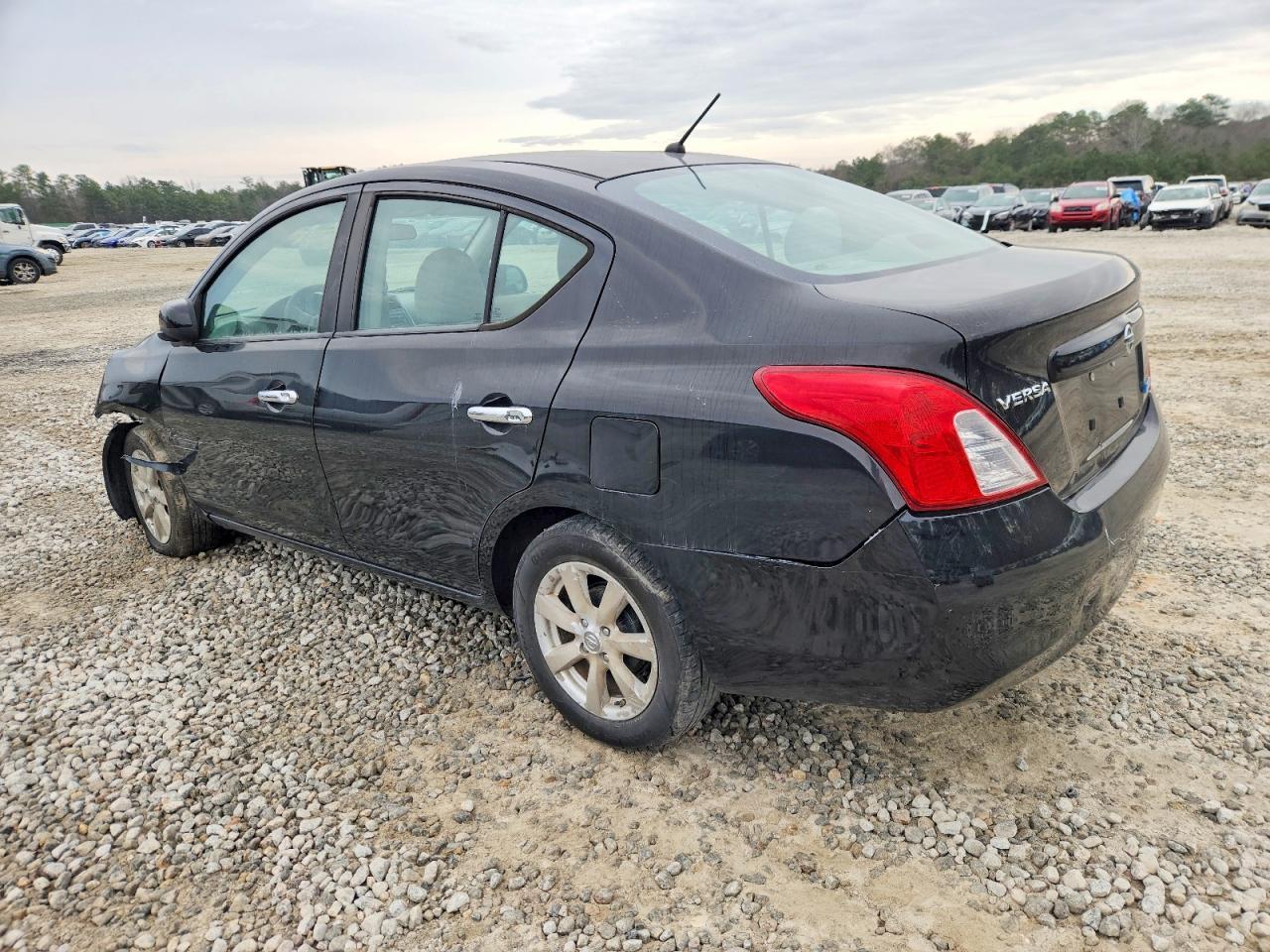2012 Nissan Versa S - Фото 2