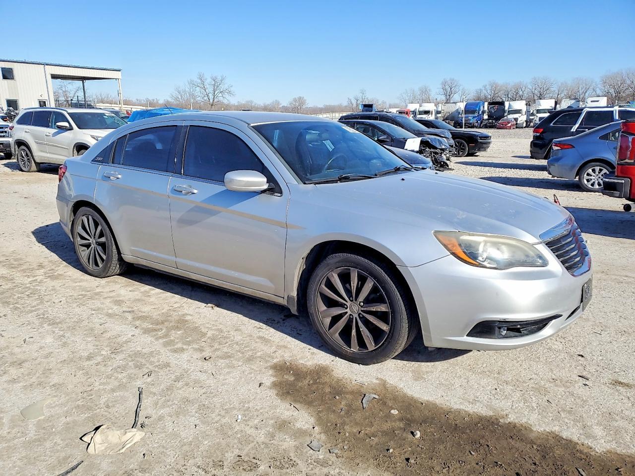 2012 Chrysler 200 Touring - Фото 4