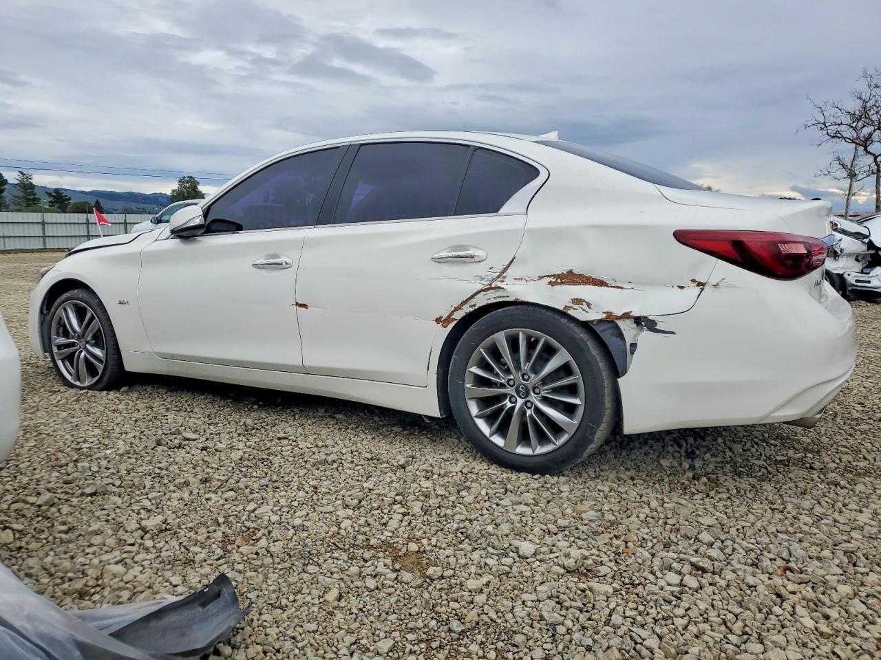 2018 Infiniti Q50 Luxe - Фото 2