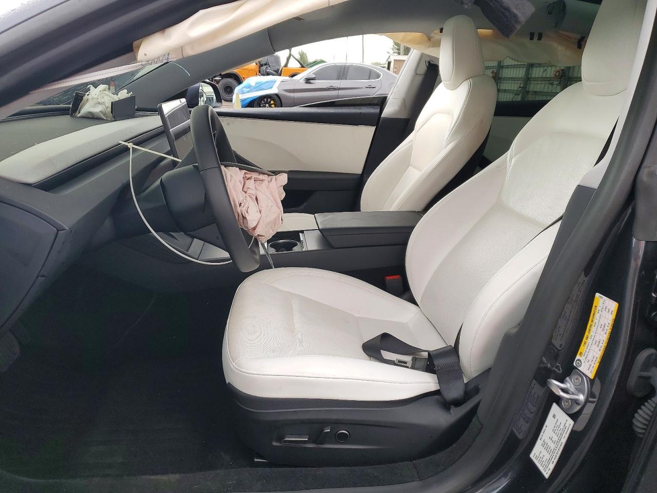 2025 Tesla Model 3 - Фото 7