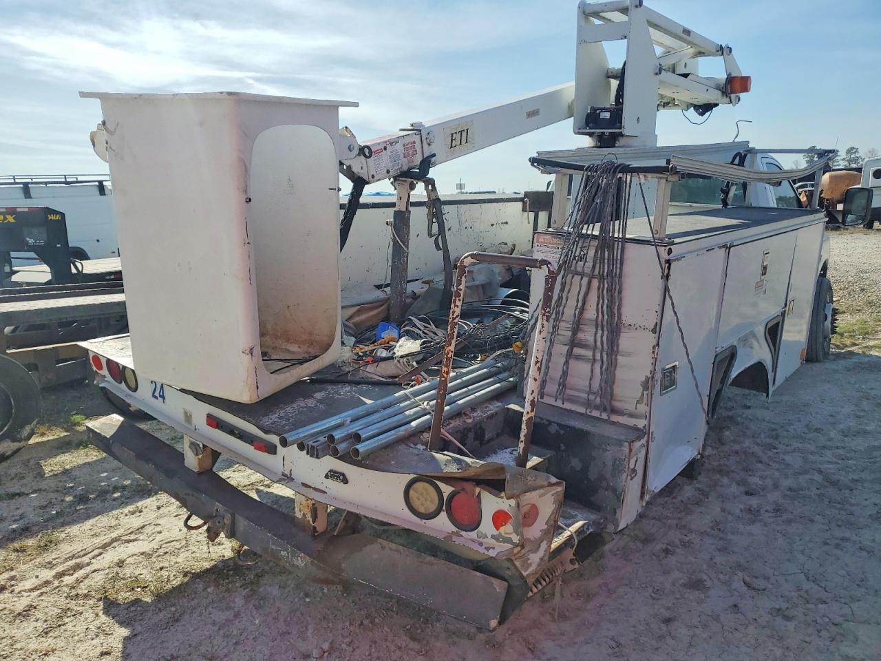2012 Dodge Ram Bucket Truck - Фото 3