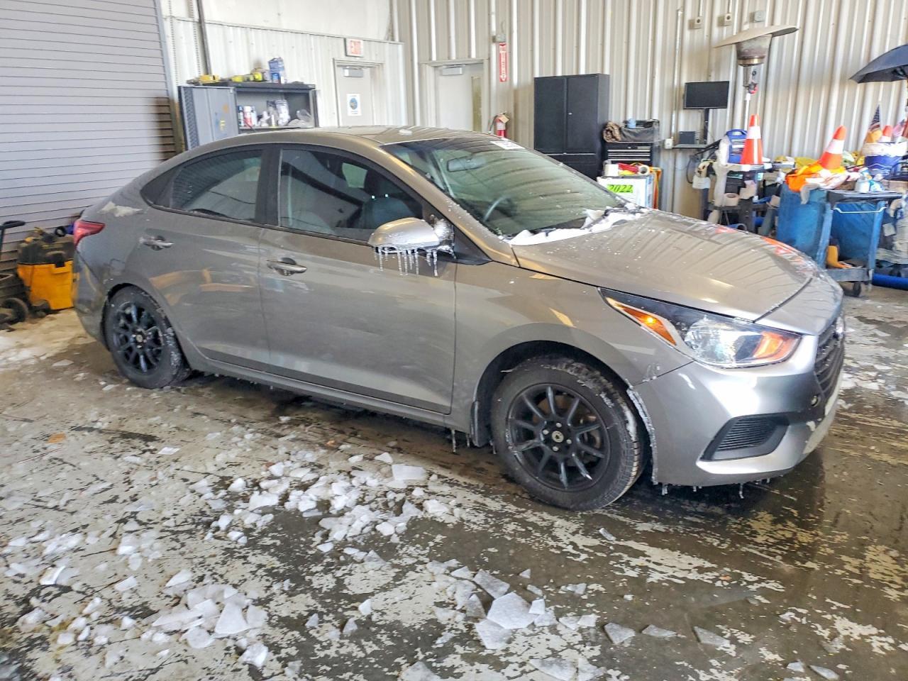 2021 Hyundai Accent Se - Фото 4