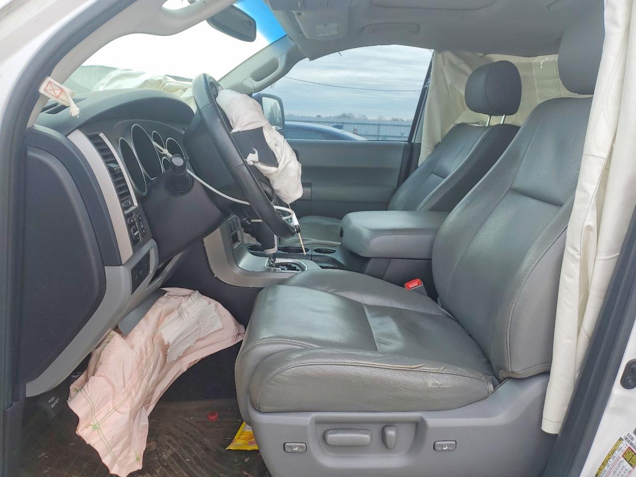 2013 Toyota Sequoia Limited - Image 7