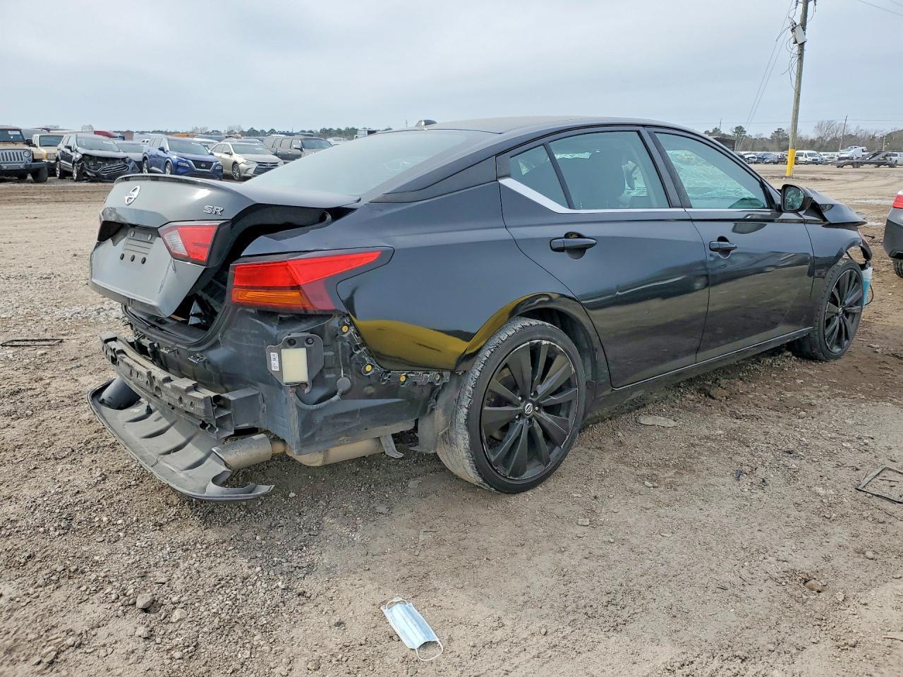 2021 Nissan Altima 2.5 Sr - Image 3