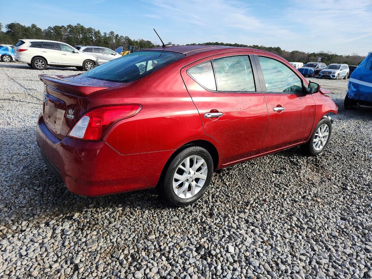 2018 Nissan Versa Sv - Image 3