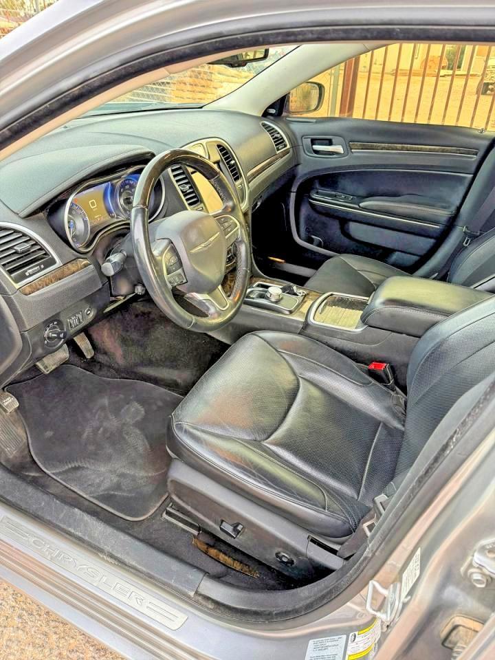 2016 Chrysler 300C - Image 5