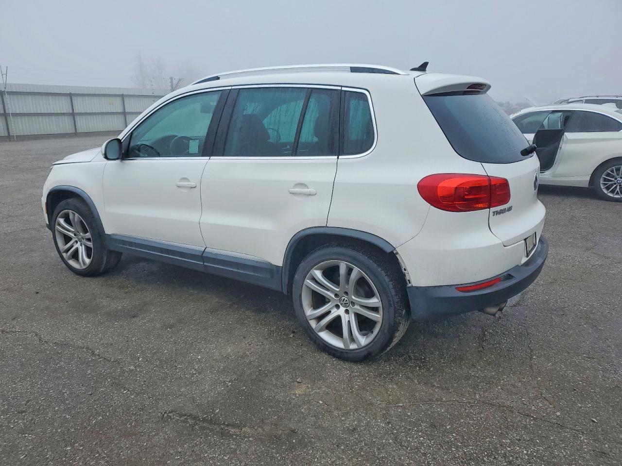 2013 Volkswagen Tiguan S - Фото 2