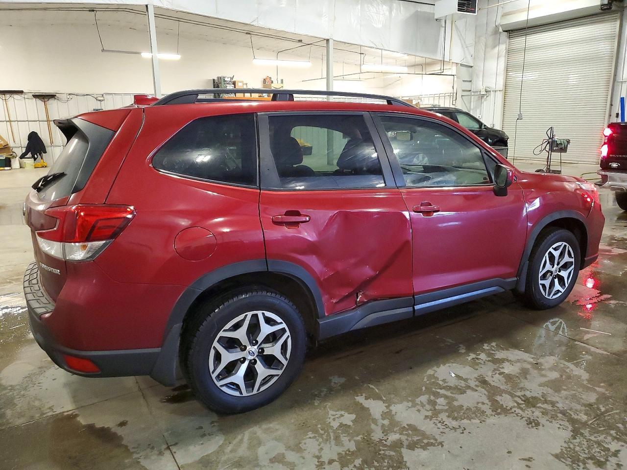 2021 Subaru Forester Premium - Фото 3