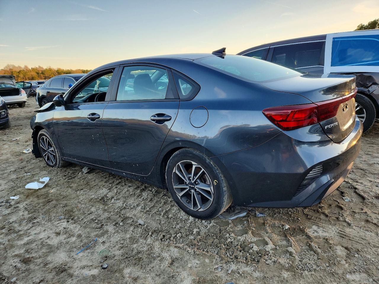2022 Kia Forte Fe - Фото 2