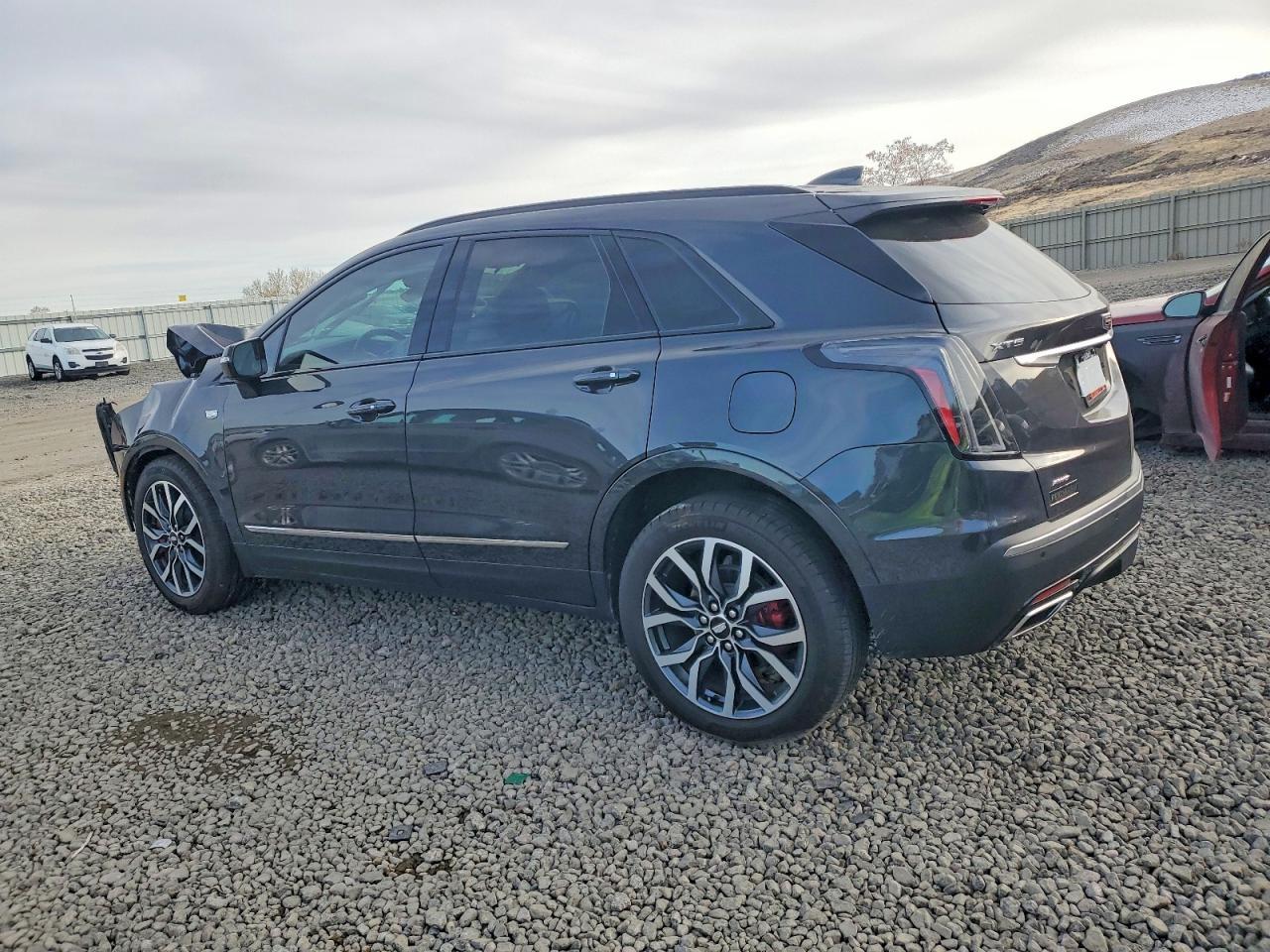 2022 Cadillac Xt5 Sport - Image 2