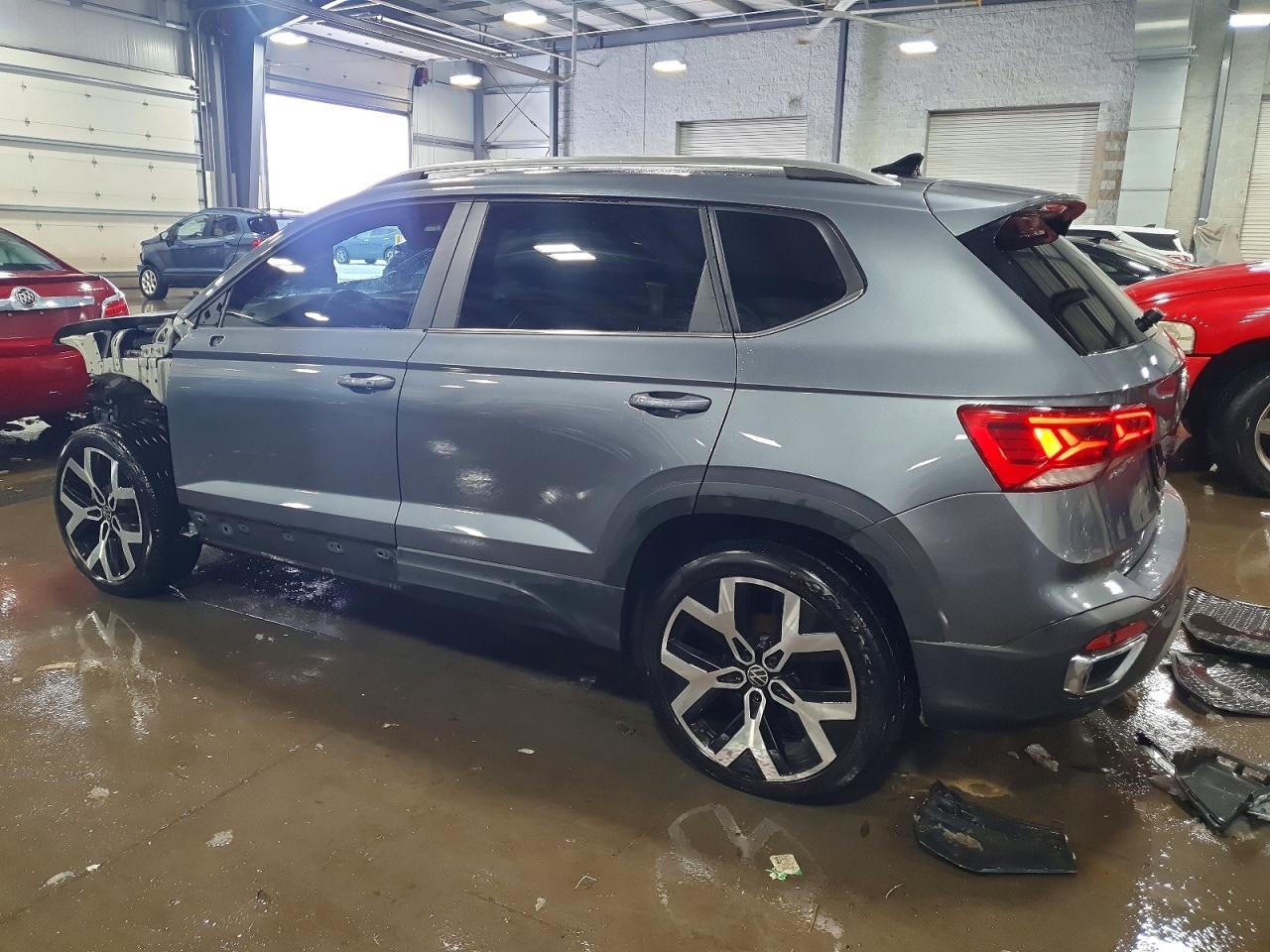 2022 Volkswagen Taos Sel - Фото 2