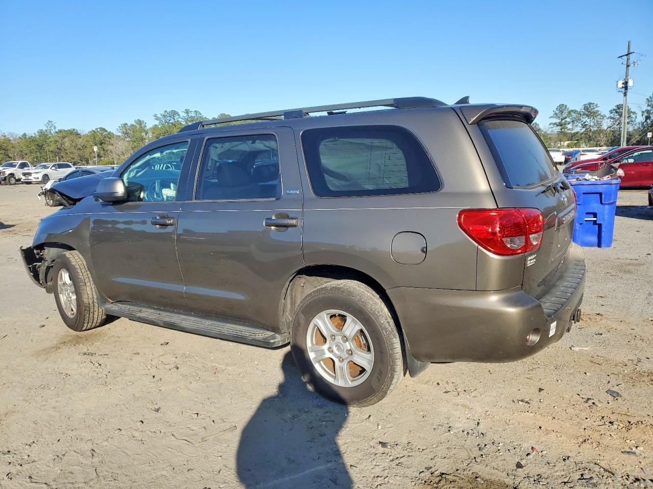 2017 Toyota Sequoia Sr5 - Image 2